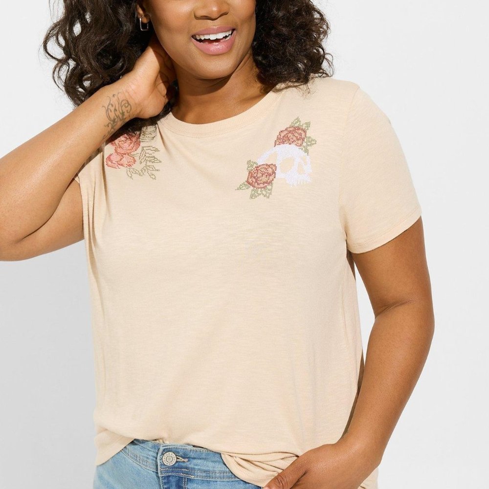 ❤️NWT TORRID TEE - SKULL FLORAL EMBROIDERED GRAPHIC SUPER SOFT - PLUS